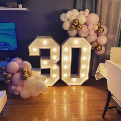 Decorazione illumina lettere di marchio in colore personalizzato per la festa di compleanno Love Stand
