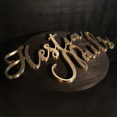 Logo di lettere metalliche anti-ruggine con 50000 ore di vita utile e disegno a colori personalizzati