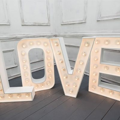 28 C Segno di Marchiata a Luce LED Tavola Marchiata Lettere di amore Numeri di matrimonio Lampadina