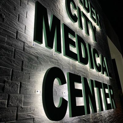 Moduli LED illuminano lettere e loghi personalizzati in acciaio inossidabile per la tua azienda
