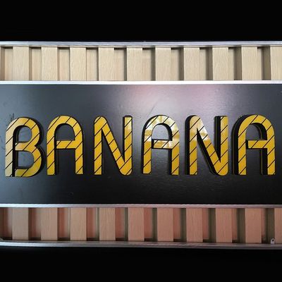 Segno luminoso 3D personalizzato all' esterno con lettere acriliche illuminate e arte a LED a 25 ° C
