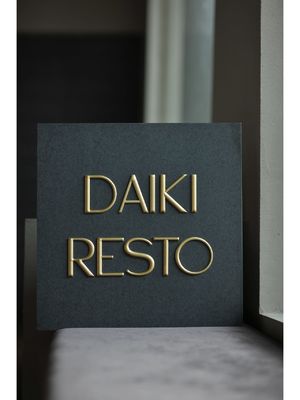 Segni di logo in metallo per esterni Targhe stampate rotonde durevoli per gallerie d'arte Targa di incisione