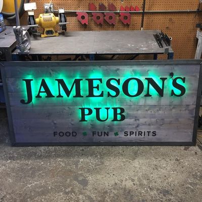 3D retroilluminato metallico spazzolato colore oro canale di business lettera segno per ospedali