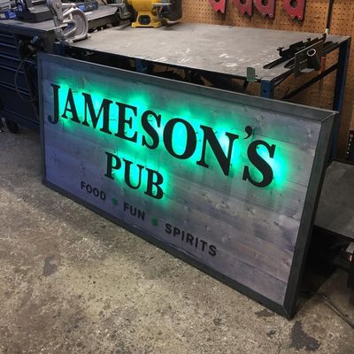 3D retroilluminato metallico spazzolato colore oro canale di business lettera segno per ospedali