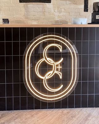 OEM Temperatura del colore Segno di luce a neon a LED personalizzato per il logo della festa di nozze Decorazione muraria
