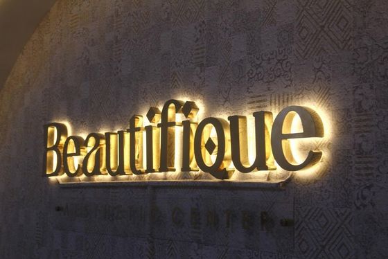 28 C Segno di logo 3D metallico spazzolato per la pubblicità personalizzata di imprese all'interno e all'esterno