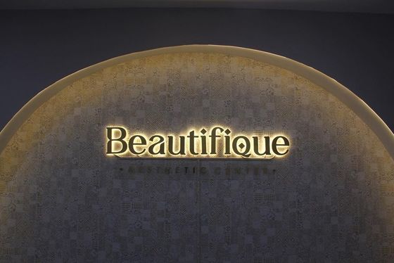 28 C Segno di logo 3D metallico spazzolato per la pubblicità personalizzata di imprese all'interno e all'esterno
