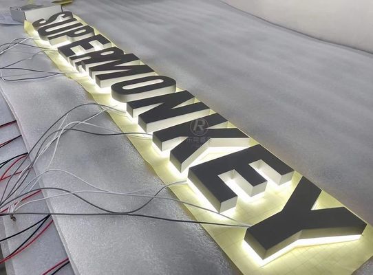 28 C Segno di logo 3D metallico spazzolato per la pubblicità personalizzata di imprese all'interno e all'esterno