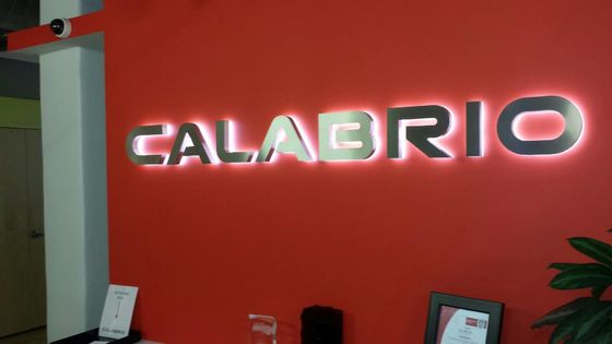 50000 ore di lavoro durata di vita segno di lettera canale esterno personalizzato con retroilluminazione LED