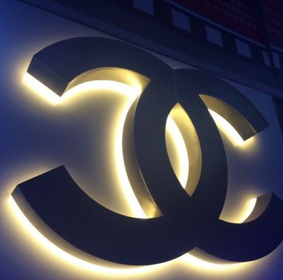 Pubblicità all'interno e all'esterno Segno commerciale in metallo con 50000 ore di vita