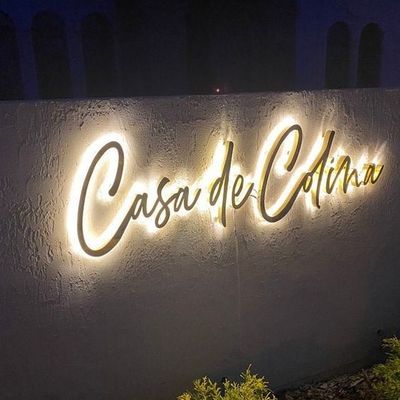 Fornitore di alimentazione a presa 2024 Lettere retroilluminate in metallo a LED di dimensioni personalizzate per esterni e interni